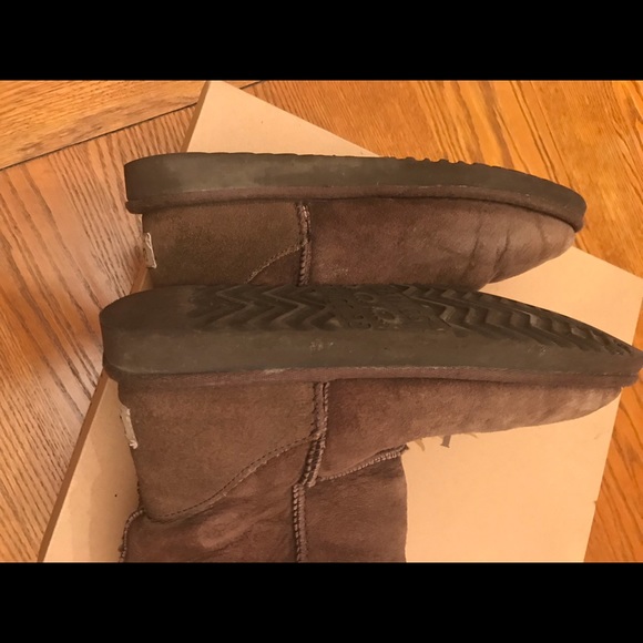 Women’s classic UGG boot - Picture 8 of 8